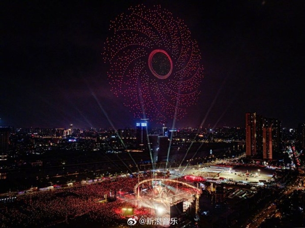 華晨宇用2000架無人機復刻日出 喊話歌迷：你們就是我的太陽